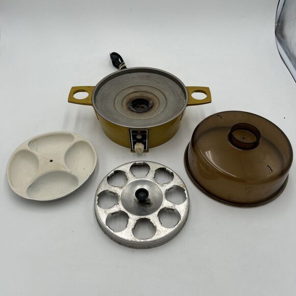 Toastmaster Rapid Electric Egg Cooker, Poacher with Auto-Off, 7 Egg Capacity Red - Picture 1 of 10